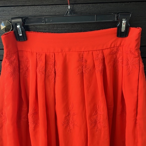 Eva Mendes LIKE NEW Pocketed Floral Embroidered Skirt - Red - Sz Medium - Picture 3 of 13